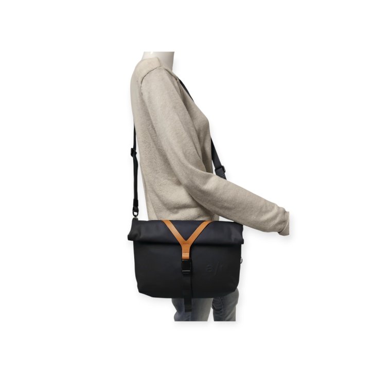 Aunts & Uncles TAKAHASHI RE Umhängetasche outer space